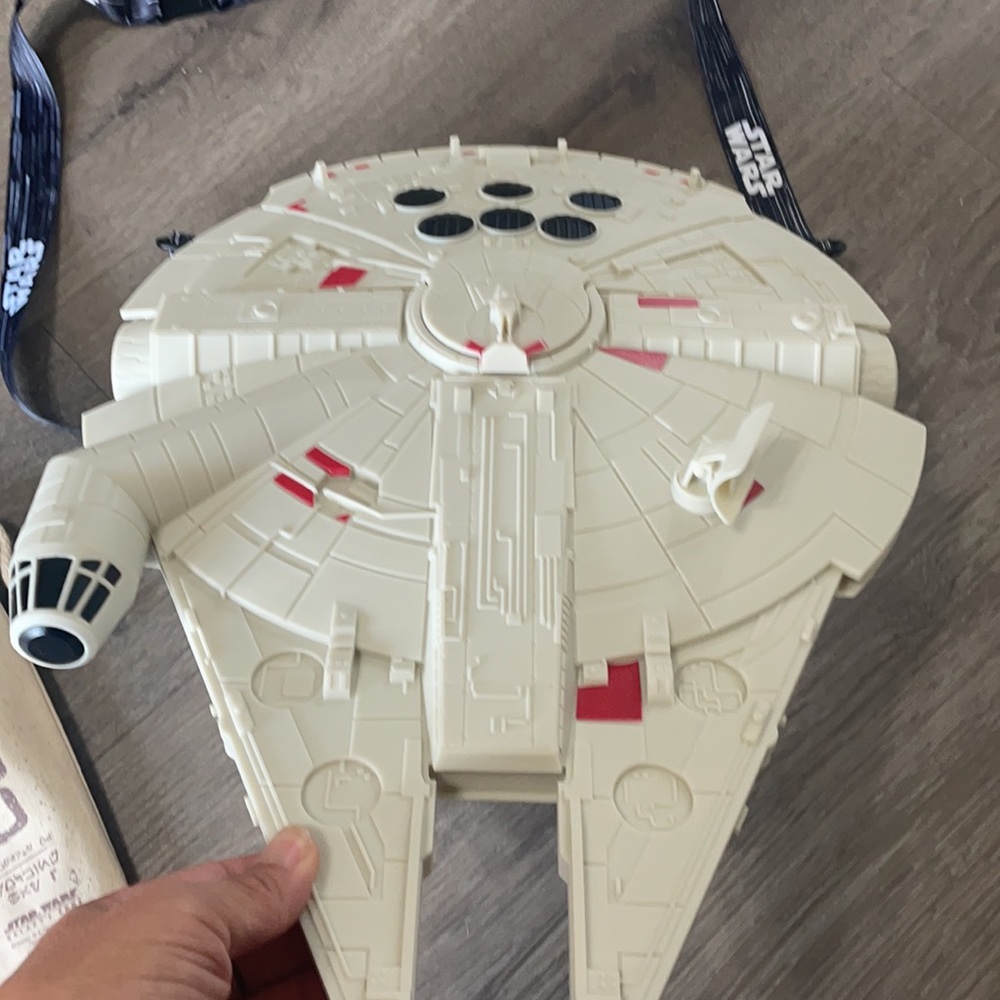 Millennium Falcon popcorn bucket - Picture 2 of 13